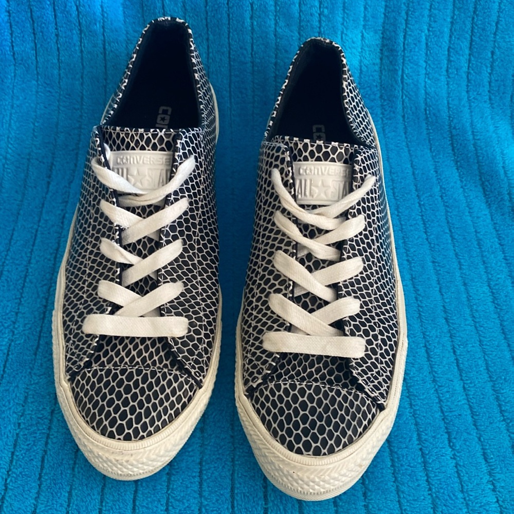 Converse Chuck Taylor size 8 Gemma & Selena snake ox sneaker 555808C